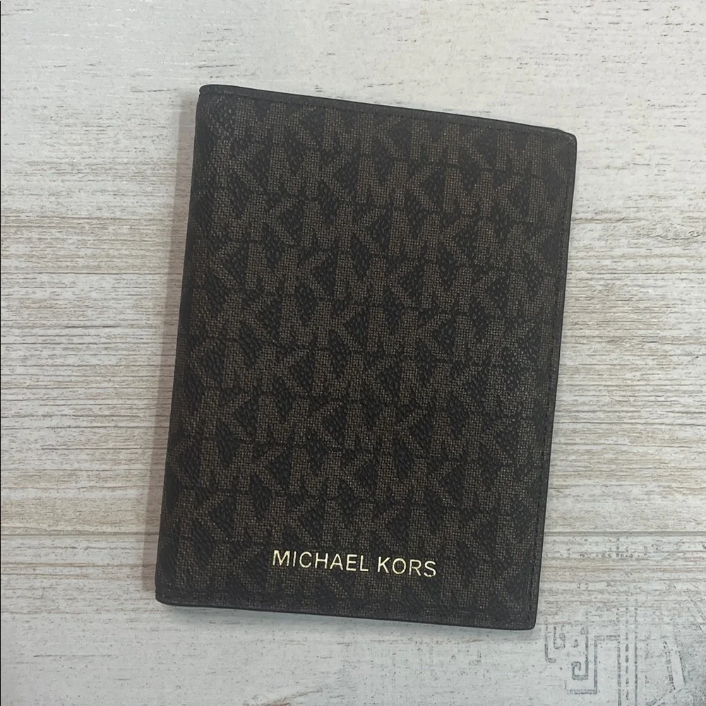Michael Kors Jet Set Passport Wallet Brown Acorn Color